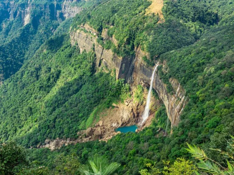 Best Waterfalls in India: Exploring Nature's Majestic Cascades Best Waterfalls in India