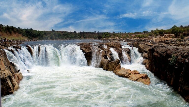 Best Waterfalls in India: Exploring Nature's Majestic Cascades Best Waterfalls in India