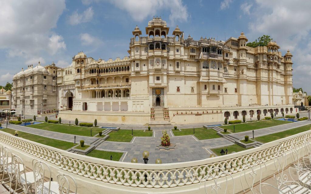 Top 10 places to visit in udaipur - उदयपुर में घूमने के लिए 10 श्रेष्ठ स्थान Top 10 places to visit in udaipur