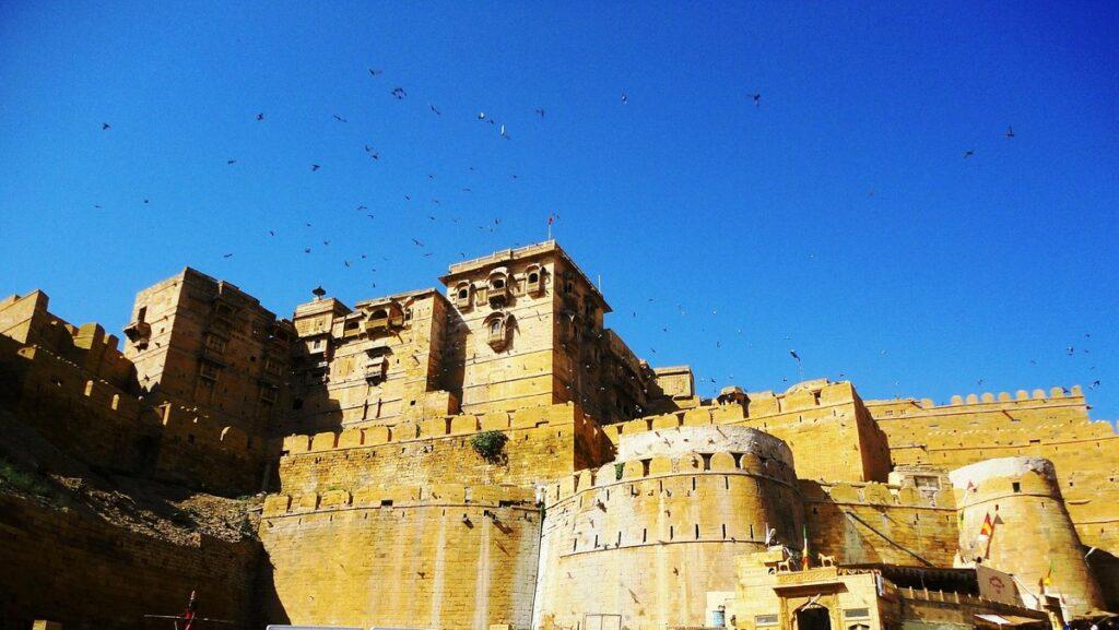 Top 10 Places to Visit in Jaisalmer - जैसलमेर में घूमने लायक श्रेष्ठ 10 स्थान Top 10 Gandhinagar Tourist Places