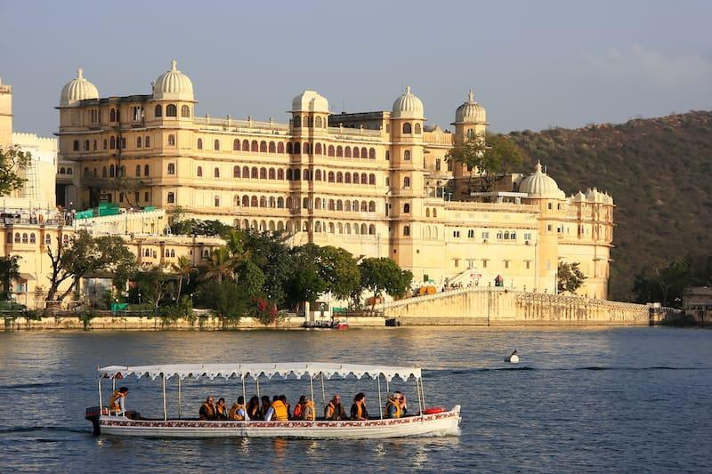 Top 10 places to visit in udaipur - उदयपुर में घूमने के लिए 10 श्रेष्ठ स्थान Top 10 places to visit in udaipur