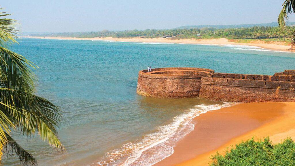 Best 10 tourist places in goa - गोवा के सर्वश्रेष्ठ 10 पर्यटन स्थल Best 10 tourist places in goa