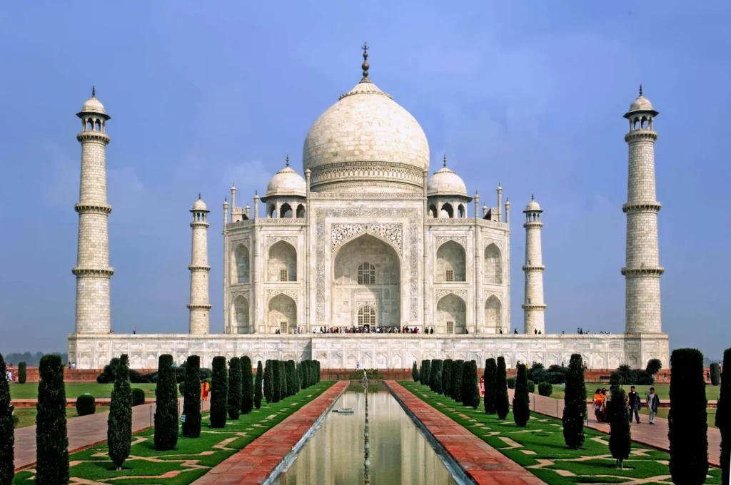 about taj mahal in hindi